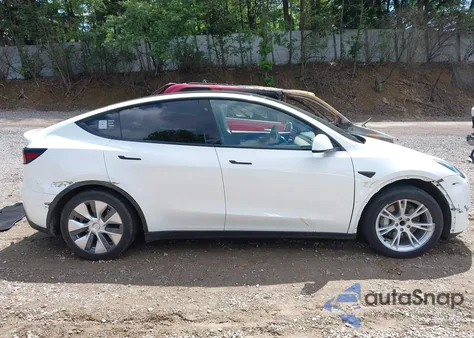 2021 Tesla Model Y Standard Range Rear-Wheel Drive from USA, damaged, VIN 5YJYGDEDXMF109655